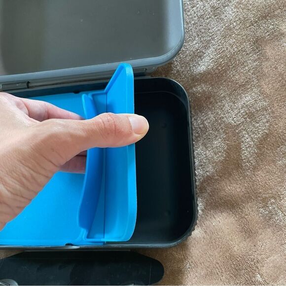 Tupperware Charcoal Large Food/ Sandwich Container with Separator - Picture 7 of 9